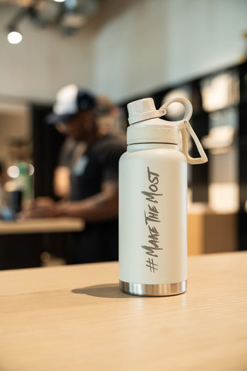 MTM Shaker Weiß auf Tresen