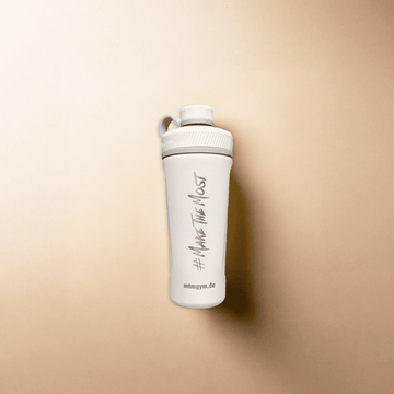 Shaker Bottle auf beigem Hintergrund